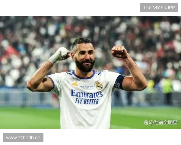 本泽马是否依赖体系？战术角色与自主进攻能力解析