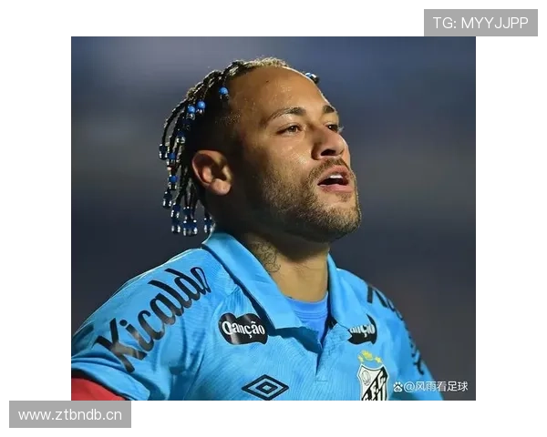 内马尔训练场边开香槟，那普通教练眼神亮了又暗了