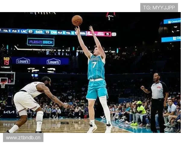 克莱挡拆创造错位拉开空位三分效率显著提升