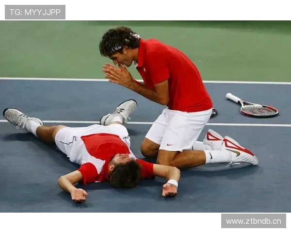 费德勒球场上温文尔雅，钱包里却炸得跟豪门少爷似的，普通人光想想都要酸185次